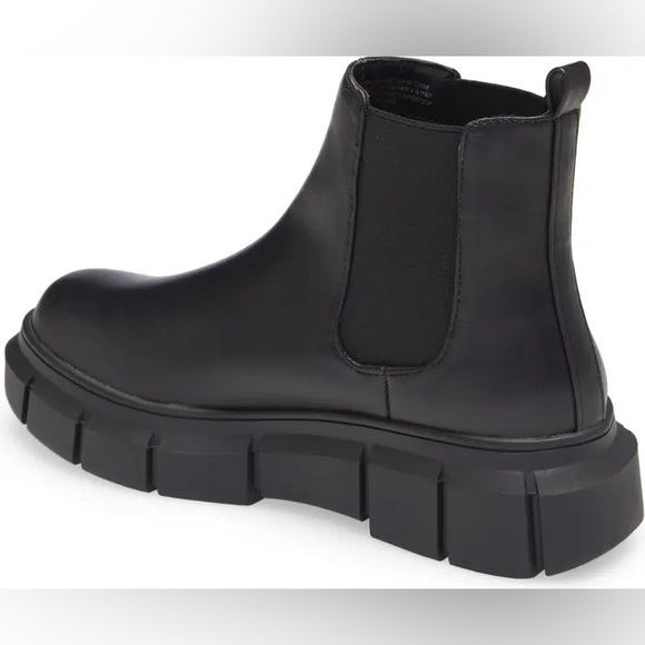 BP. Niya Lug Sole Chelsea Boot in Black - Picture 8 of 8